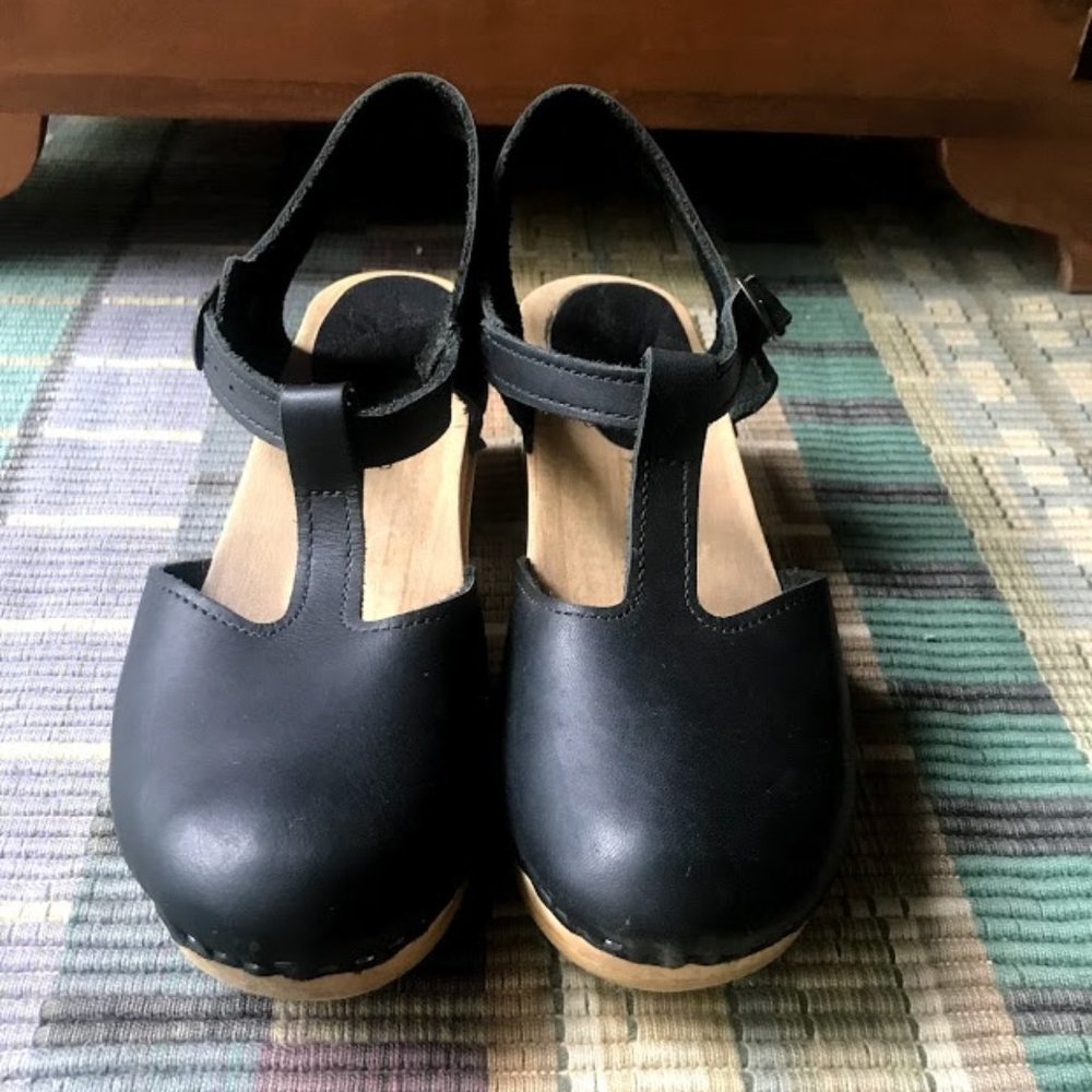 Sven T-Strap Clogs